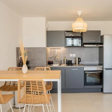 Sete, 2 Chambres, Terrasse Et Proximite Plages *