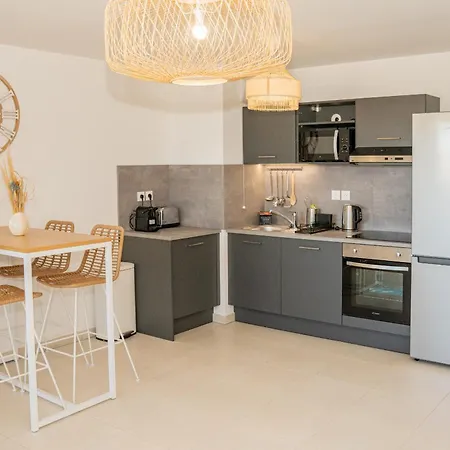 Sete, 2 Chambres, Terrasse Et Proximite Plages